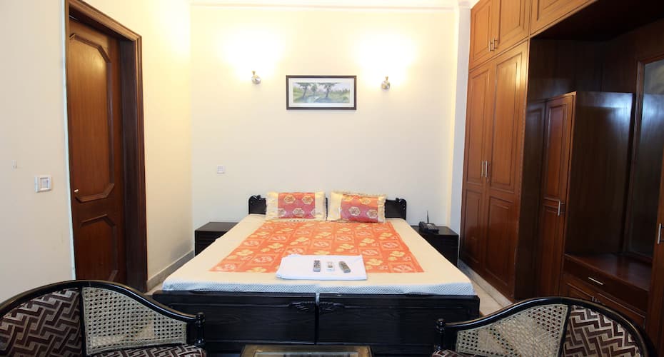 TG Stays Lajpat Nagar 5, New Delhi 3